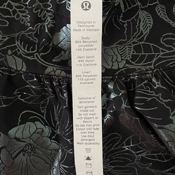 Lululemon Hotty Hot Shorts Size 8 - Picture 4 of 4